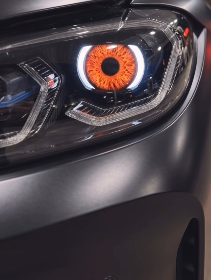 فانوس BMW بعدسة عين برتقالية متحركة بحلقة LED بيضاء